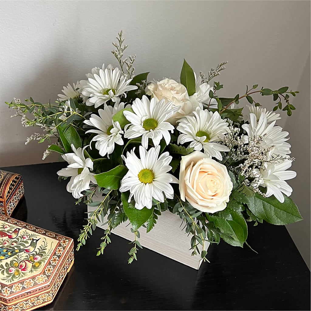 Fresh Linen Box Bouquet – LAVENDER'S FLOWERS, Richmond BC